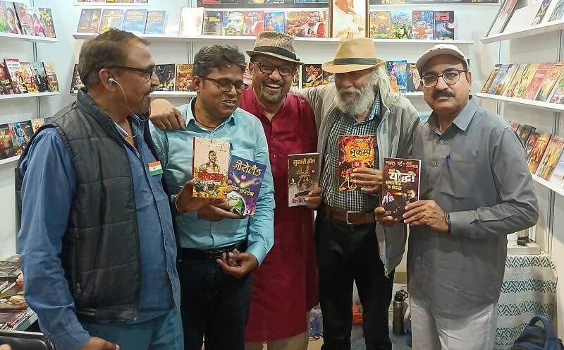 विश्व पुस्तक मेले में बाएं से दाएं: राम पुजारी (लेखक) , सुबोध भारतीय (प्रकाशक नीलम जासूस), लेखक परशुराम शर्मा और लेखक अनिल पुरोहित