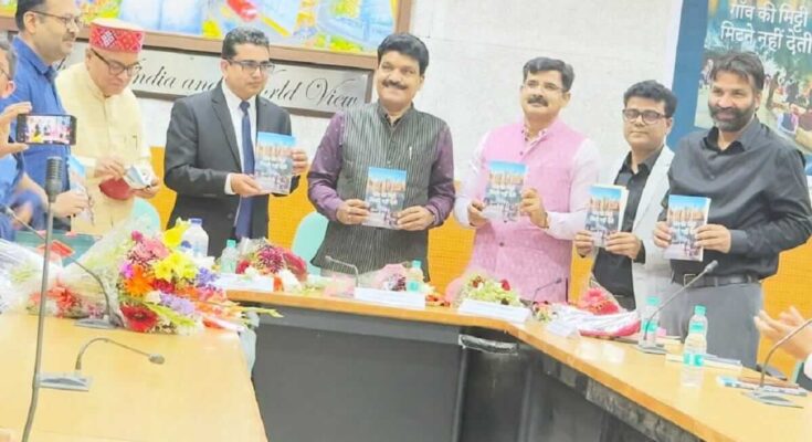 सांता नंद मिश्र की पुस्तक 'गाँव की मिट्टी मिटने नहीं देती' का हुआ लोकार्पण